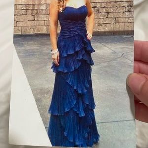 Dalia McPhee beautiful dress in blue